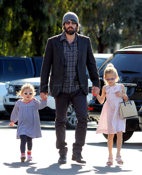 sunglasses Ben Affleck  farmers market teddy bear kids jennifer garner purse 