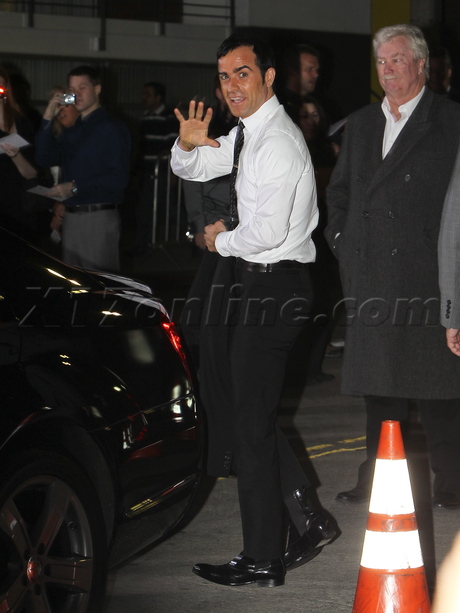 dress heels suit red carpet wanderlust jennifer aniston theroux 