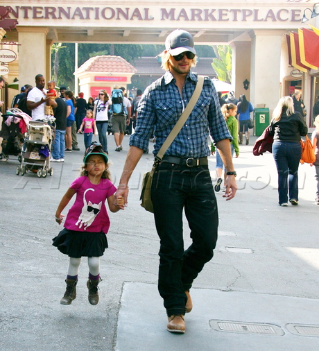 Gabriel Aubry zoo hat los angeles halle berry sunglasses 