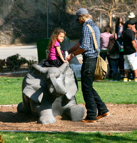 Gabriel Aubry zoo hat los angeles halle berry sunglasses 