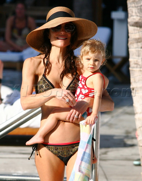 Bethenny Frankel bikini boobs real housewives hat sunglasses smile 