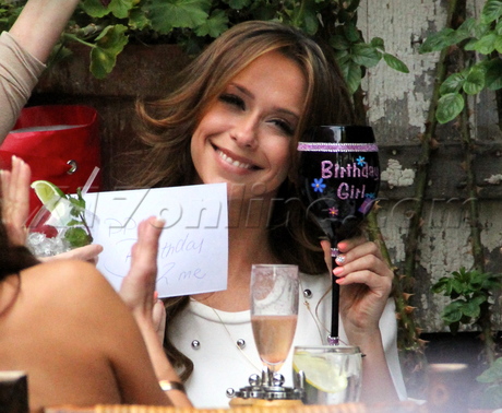 Jennifer Love Hewitt birthday eating food the ivy cake