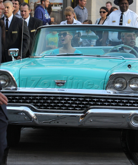 sunglasses Katy Perry dress vintage blue hair car