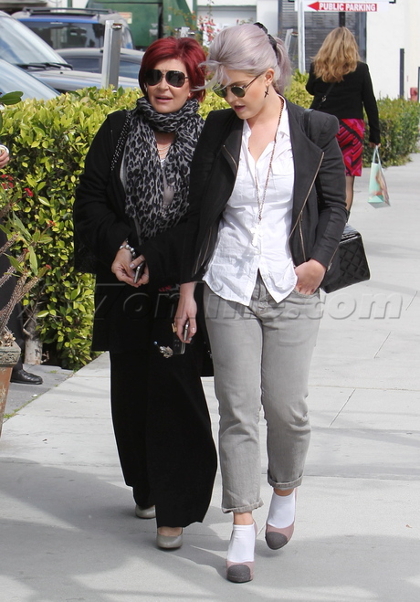 sunglasses daughter denim Kelly Osbourne Sharon Osbourne scraf reality ozzy osbourne 