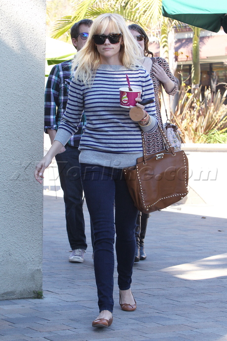 stripes sunglasses Reese Witherspoon valentino purse menchie's jeans