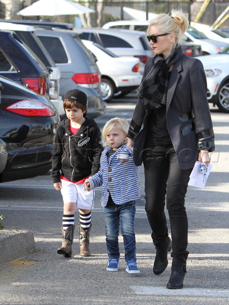 Gwen Stefani sunglasses blonde jacket boots purse fashion