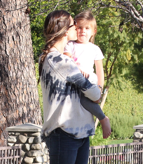 sunglasses Alessandra Ambrosio pregnant park jeans bare feet 