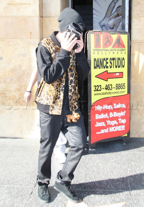 Justin Bieber ida dance black gloves