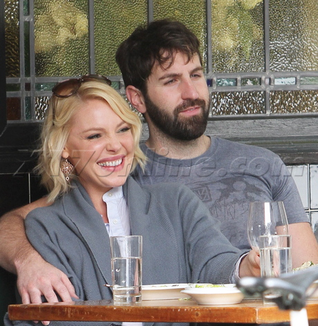 Katherine Heigl josh kelley eating food romantic sweater