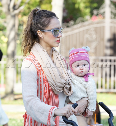 sunglasses Jessica Alba toms flats honor warren park swing