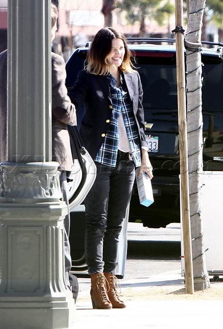 Drew Barrymore joans on third blazer car shots boots plaid shirt jeans pregnant 