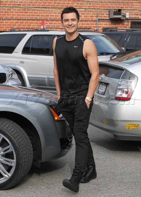 Orlando Bloom gym work out baby son sleeveless smile 