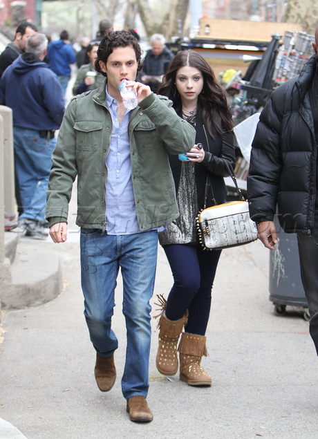Penn Badgley Michelle Trachtenberg tv  film  set gossip girl fashion 