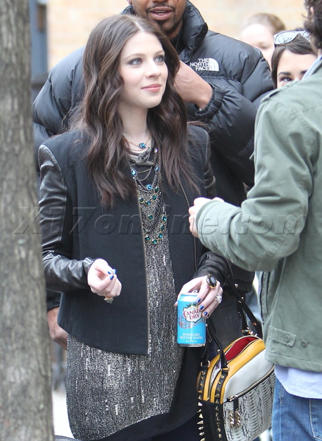 Penn Badgley Michelle Trachtenberg tv  film  set gossip girl fashion 