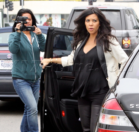 Kourtney Kardashian fashion reality show melrose pregnant 