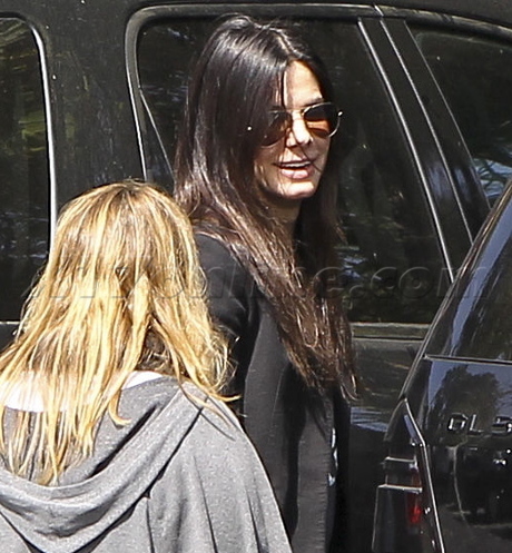 Sandra Bullock louis sunglasses car walking 