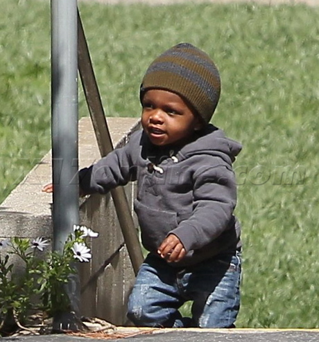 Sandra Bullock beanie smile school son sunglasses 