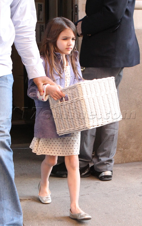 Katie Holmes suri cruise blanket 