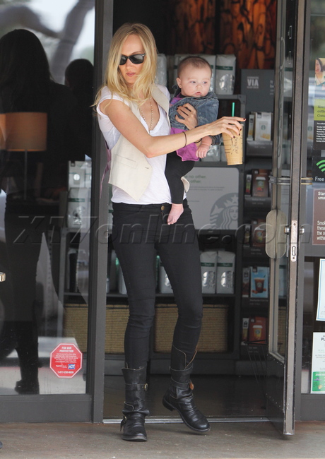 Kimberly Stewart blonde daughter starbucks beverly glen