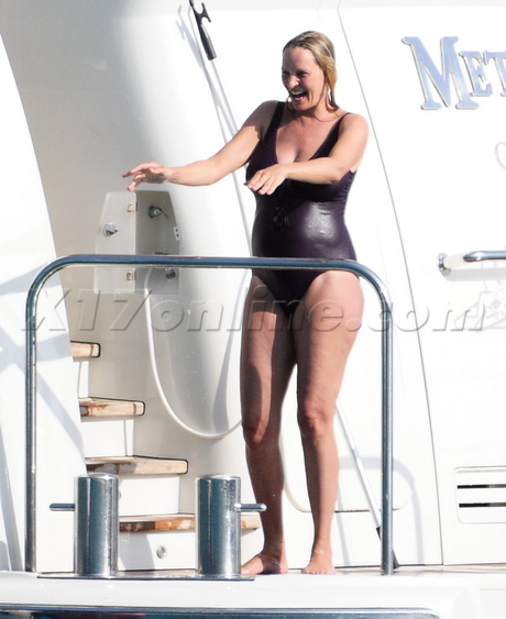 Uma Thurman bikini ocean france saint barts 