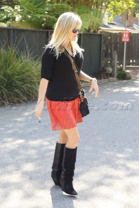 Reese Witherspoon skirt sunglasses blonde legs pregnant boots 
