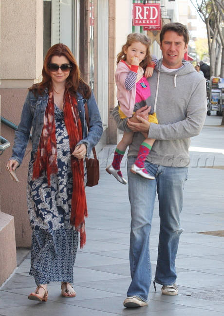 Alyson Hannigan Alexis Denisof pregnant maxi dress sunglasses