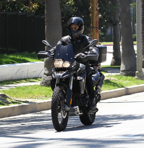 Justin Theroux back motorcycle 
