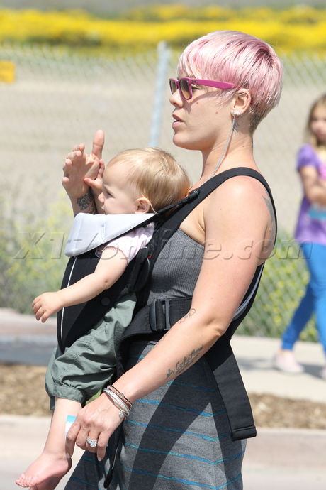 farmers market baby carey hart