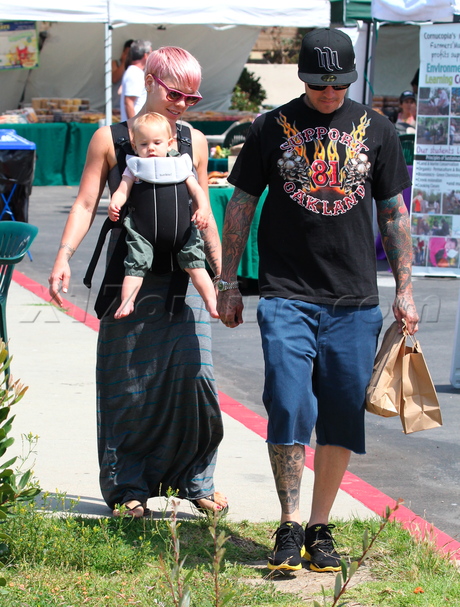 farmers market baby carey hart