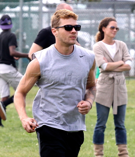 Reese Witherspoon Brentwood football Pregnant Deacon Ryan Phillippe 