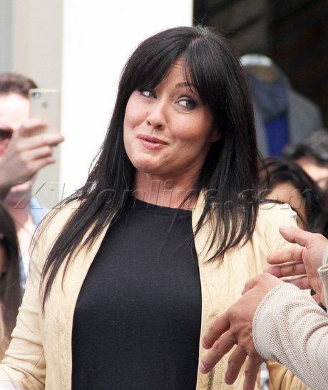 the grove Shannen Doherty jeans boots extra