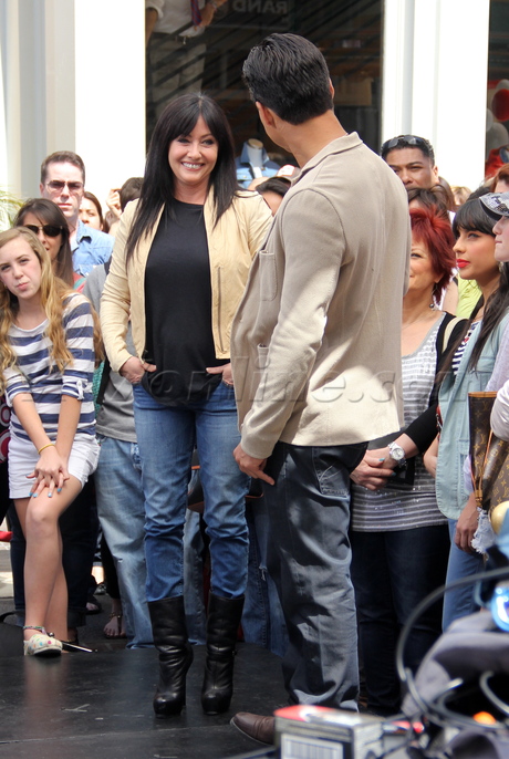 the grove Shannen Doherty jeans boots extra