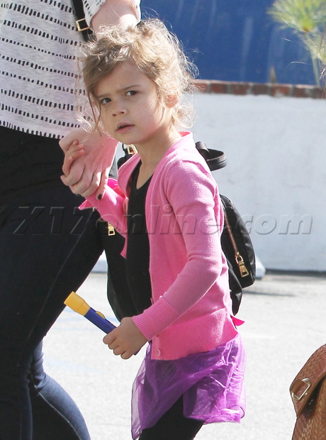 Jessica Alba baby daughter pink sunglasses dance santa monica 