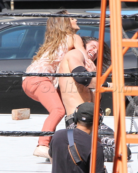 Jessica Alba wresting filming show