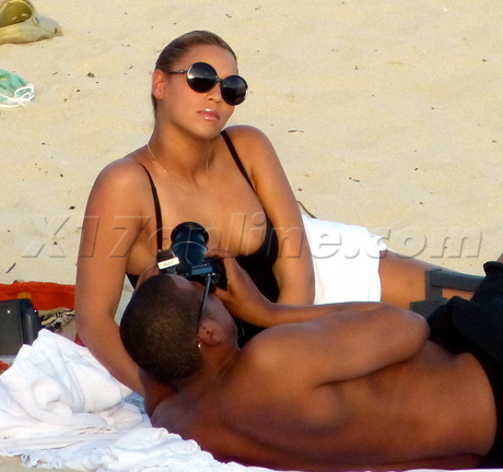 Beyonce Knowles Jay-Z blue ivy yacht baby vacation swimsuit