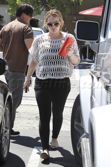 Hilary Duff blonde pregnant sharky's