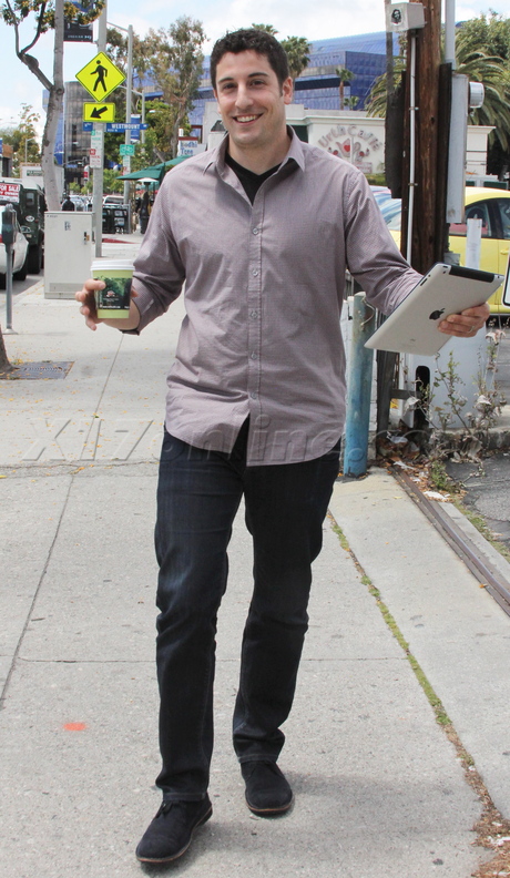 Jason Biggs plaid shirt urth cafe