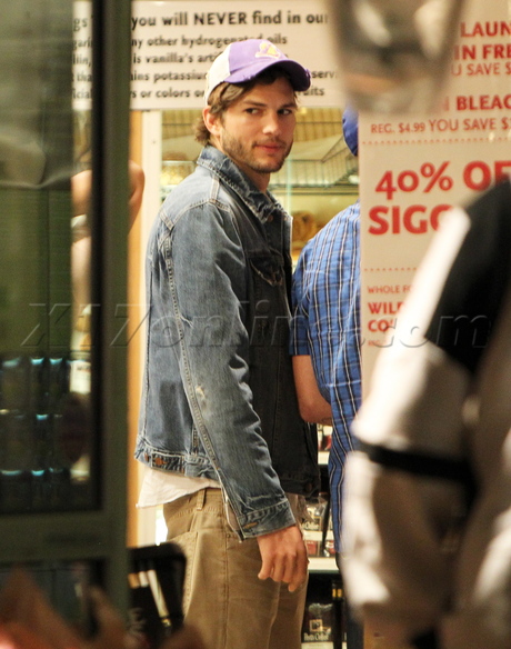 Ashton Kutcher hat denim beard two and half men whole foods demi moore divorce