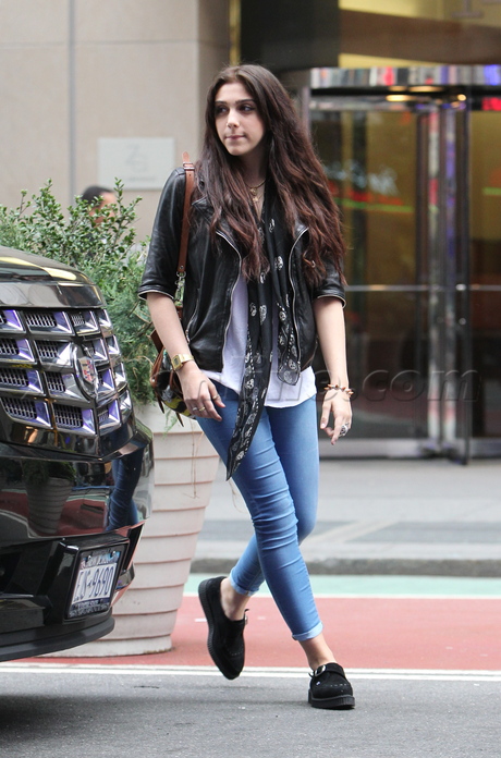 nyc Lourdes Leon  scarf creeper shoes jeggins jeans 