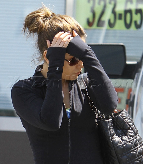 sunglasses Mila Kunis sweats