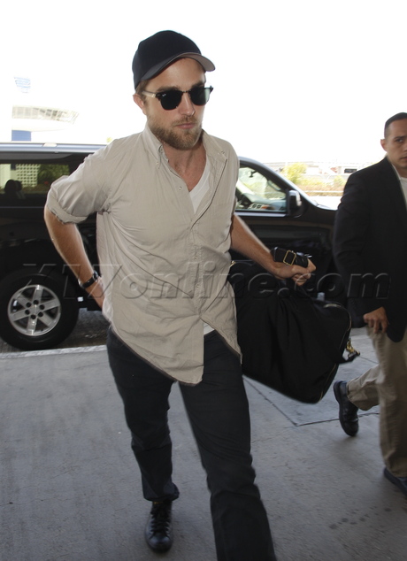 Robert Pattinson lax beard twilight hat sunglasses button up stairs vampire heart throb 