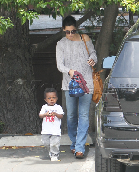 Sandra Bullock school louis sunglasses denim friend car 