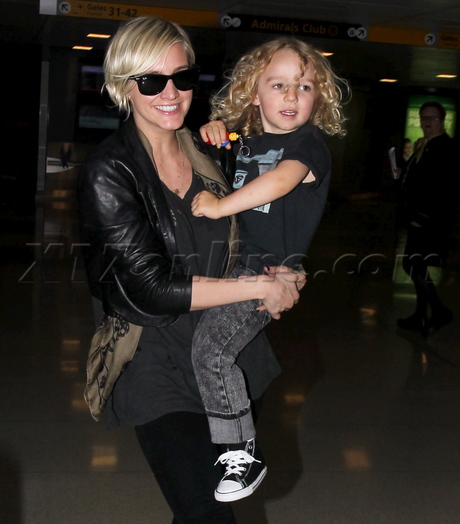 Ashlee Simpson bronx sunglasses blonde singer pete wentz jacket 