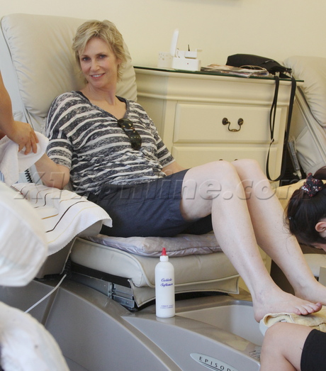 Jane Lynch shorts glee manicure pedicure 