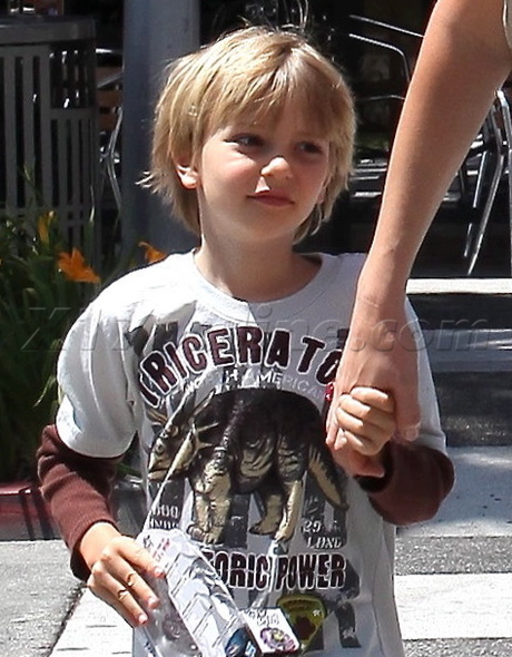 Rod Stewart Penny Lancaster Alden Pottery Barn Beverly Hills 