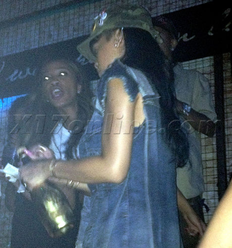 Rihanna roxbury singer hat hollywood Corona