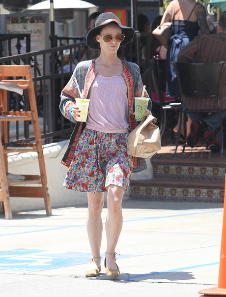 sunglasses Vanessa Paradis print skirt hat urth cafe lemonade johnny depp