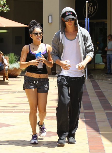 Vanessa Hudgens Austin Butler Beverly Hills 