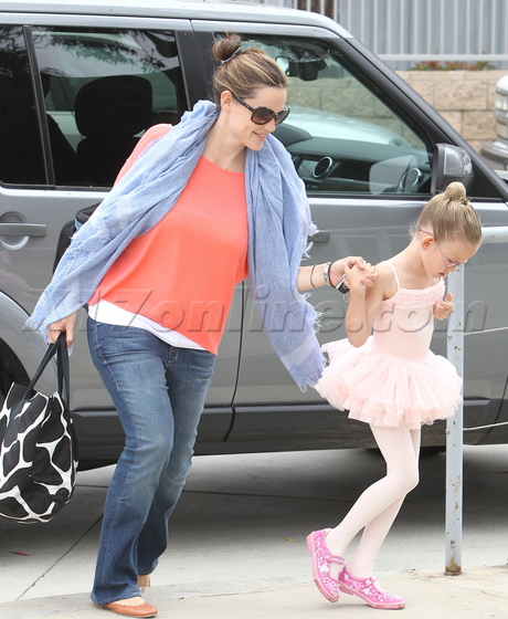 sunglasses  Jennifer Garner ballet recital   mothers day 