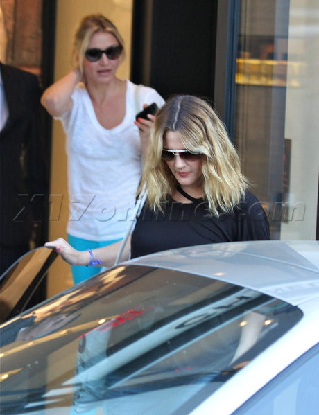 Cameron Diaz chanel Will Kopelman Drew Barrymore pregnant tee shirt sunglasses car shots